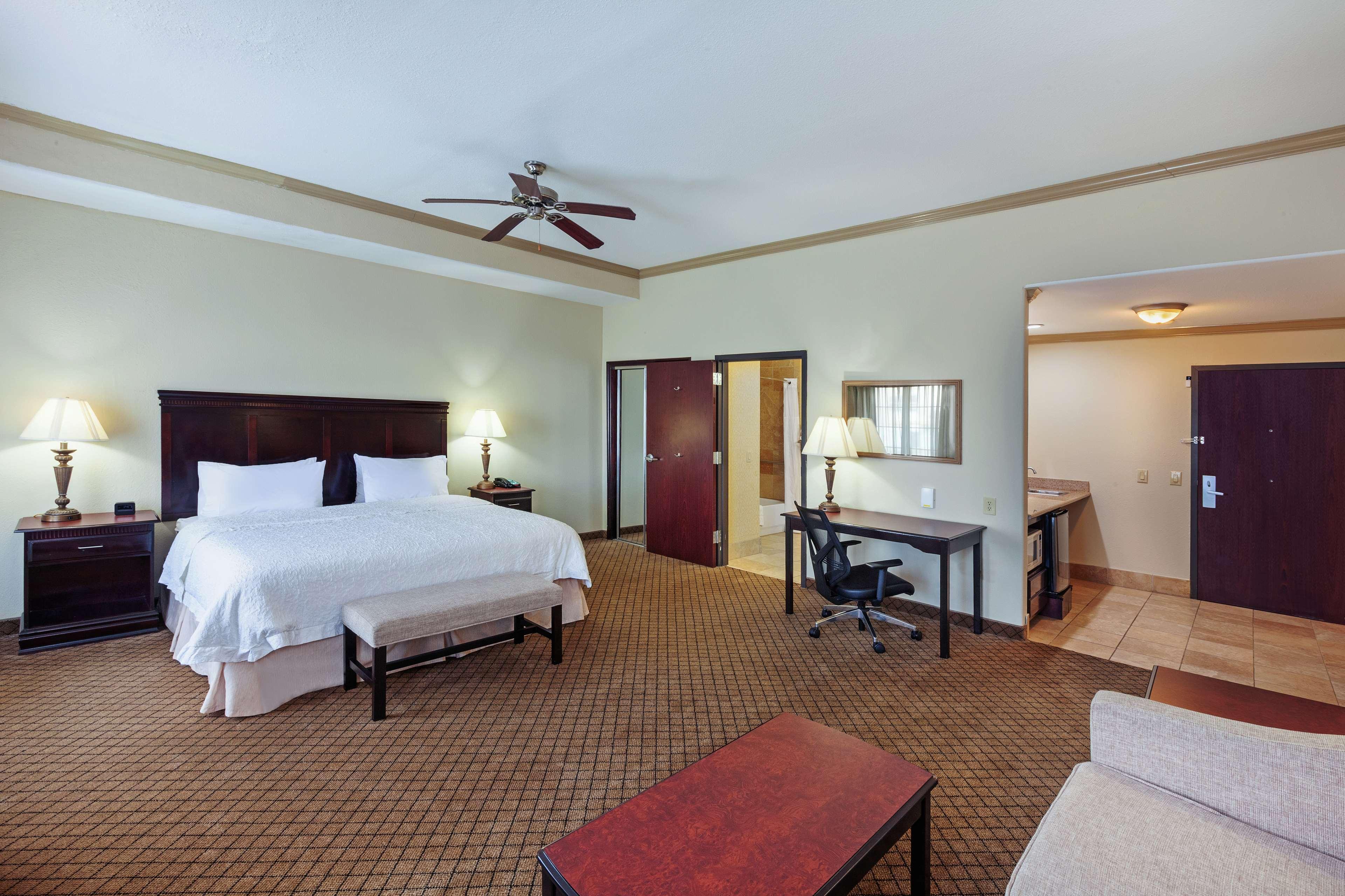 Hampton & Hotel
