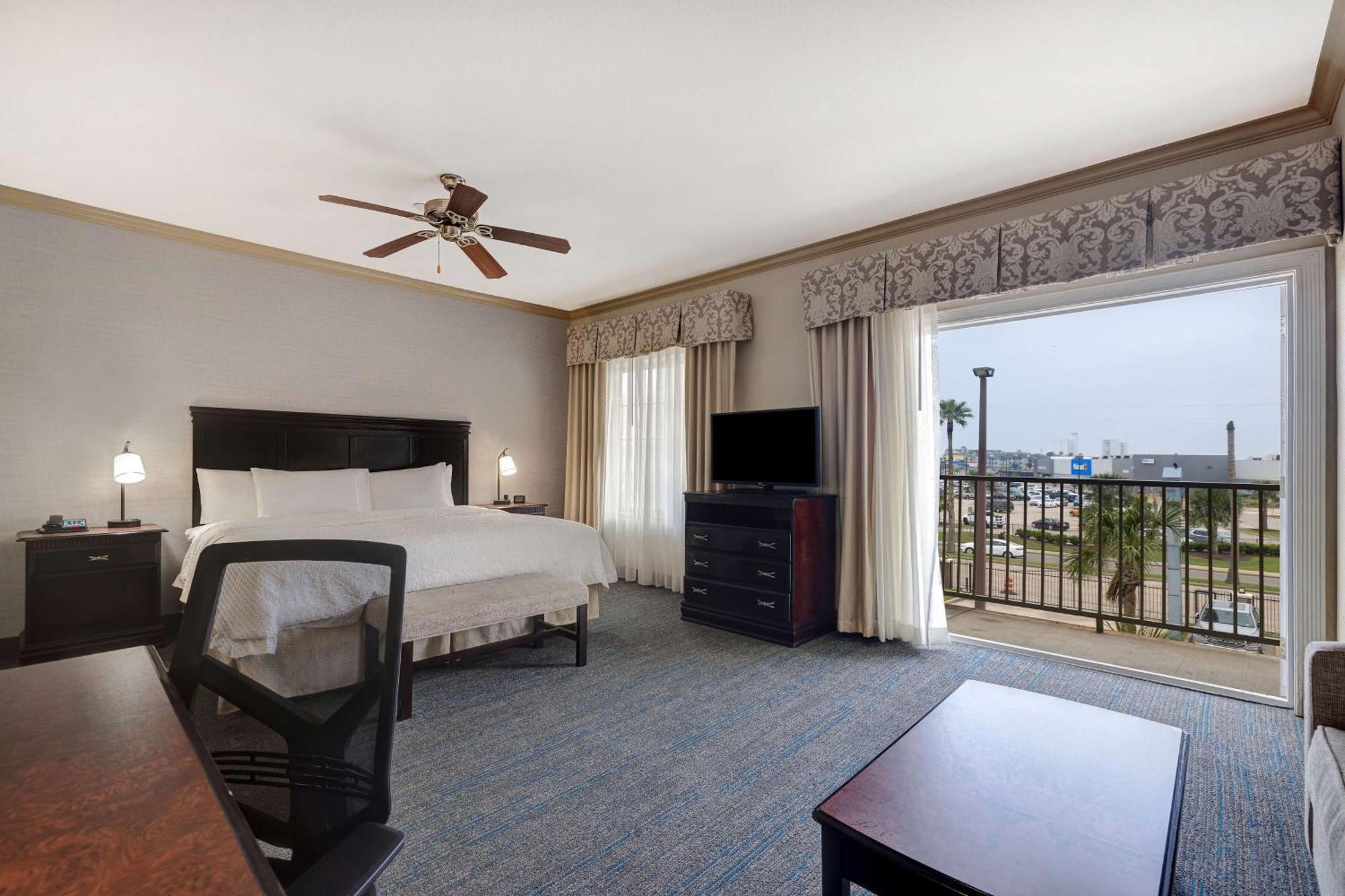 Hampton & Hotel 3*