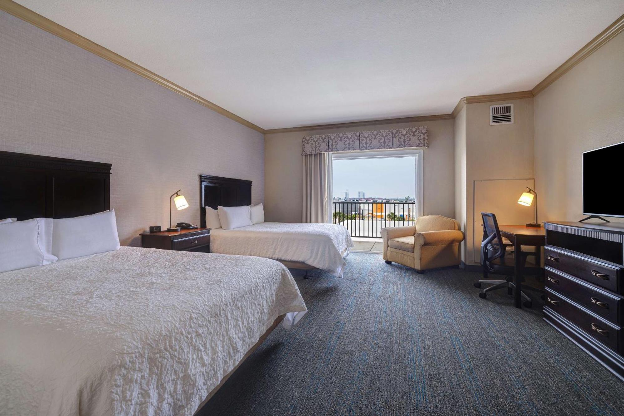 Hampton & Hotel