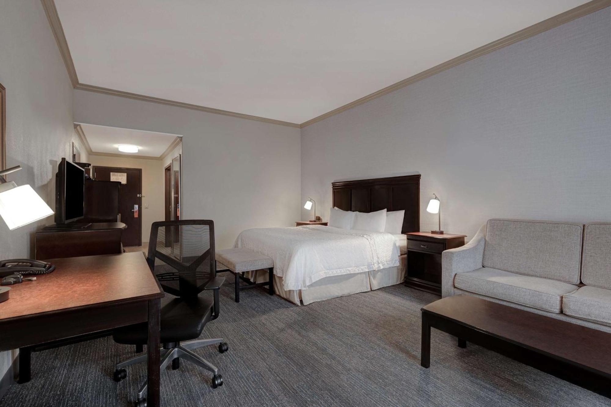 Hampton & Hotel