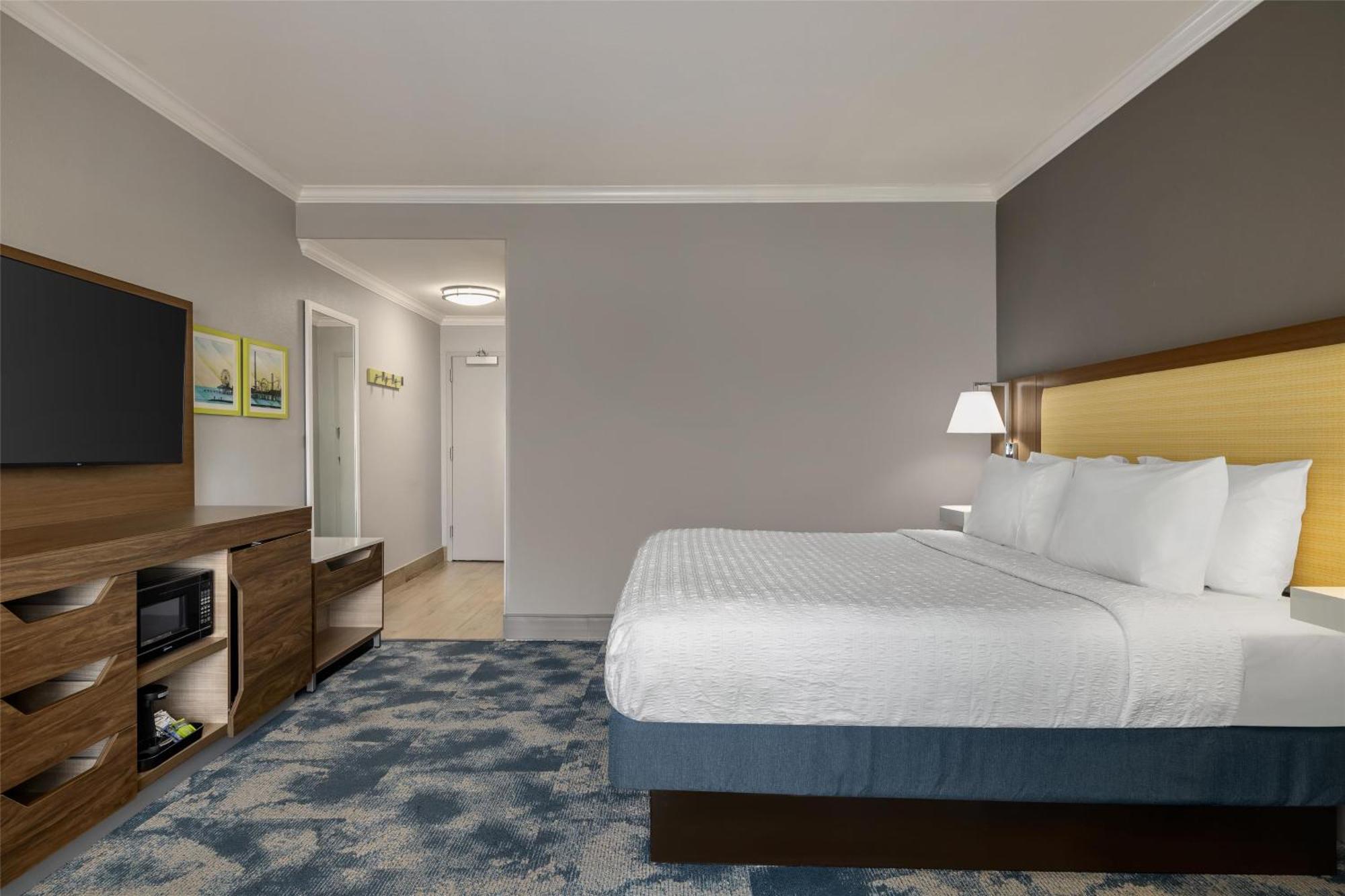 Hotel Hampton & 3*